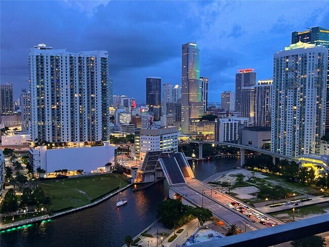 Photo - 88 SW 7th St Unidad 2012