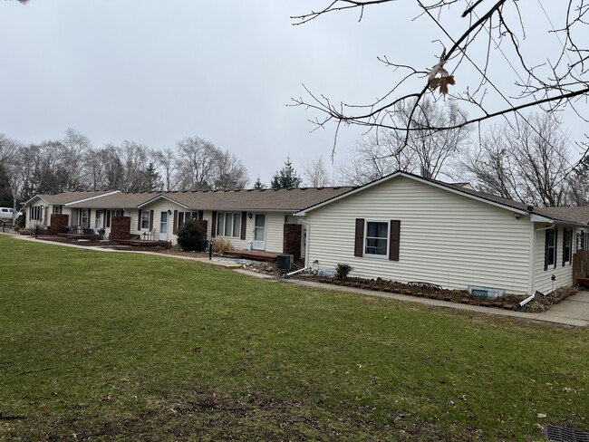 Building Photo - 1583 highland park dr Unit C