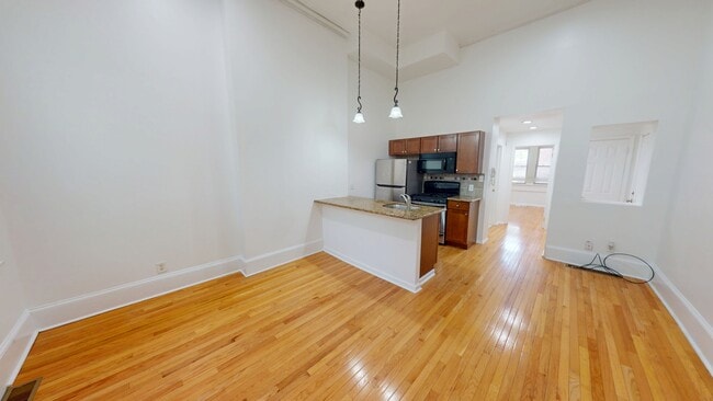 Building Photo - 327 S 12th St Unit 100