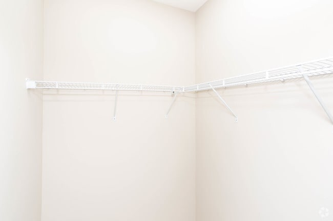 2BR, 2BA - 920 SF - Walk In Closet