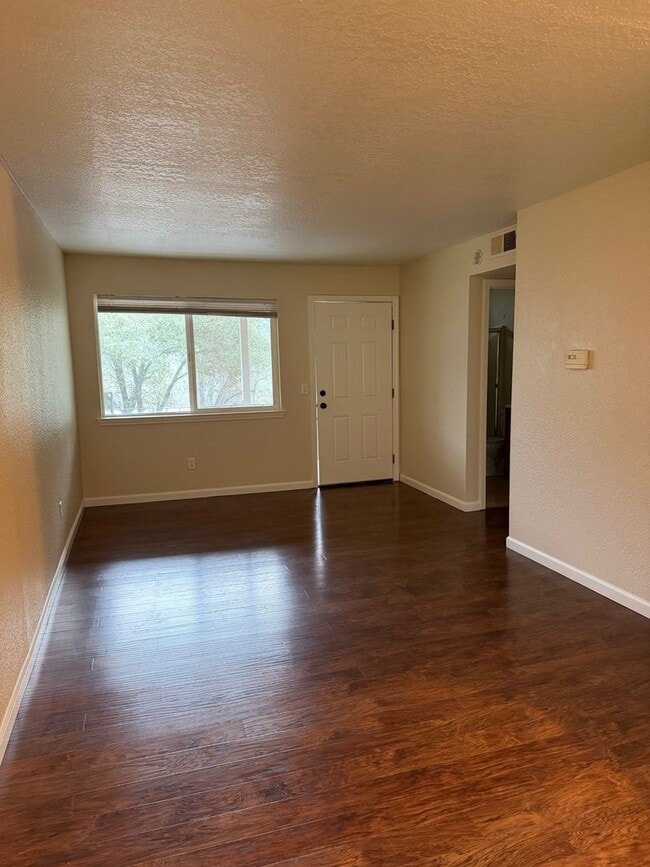 Photo - AVAILABLE NOW!!  Adorable Unit Near Downtown Sonora!  Newly Painted Throughout!