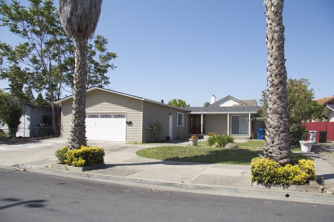 Building Photo - 43293 Sweetwood St
