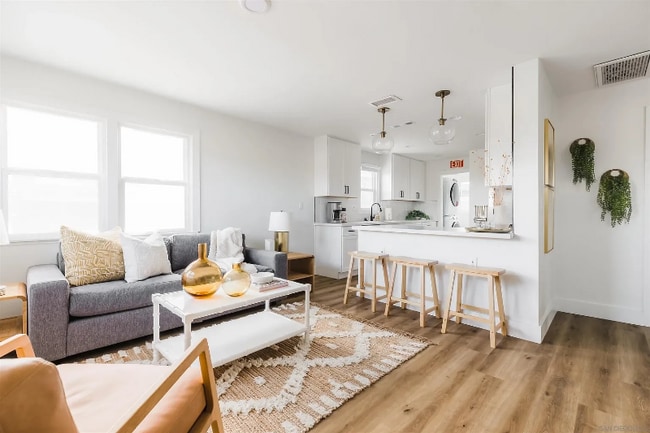 Photo - 1231 Center Ave Unidad 1231