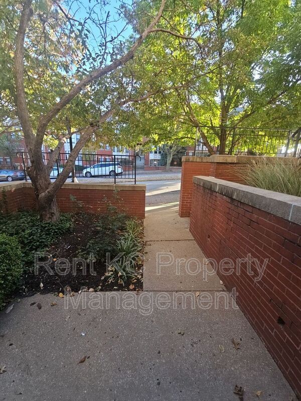 Photo - 530 W 10th St Unit #530