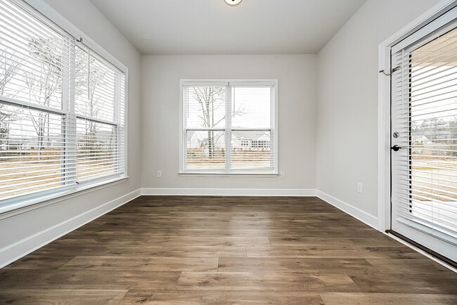 Photo - 217 Nuttall Dr