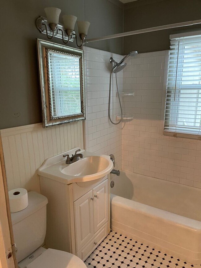 Photo - Charming 2 bed 1 bath home