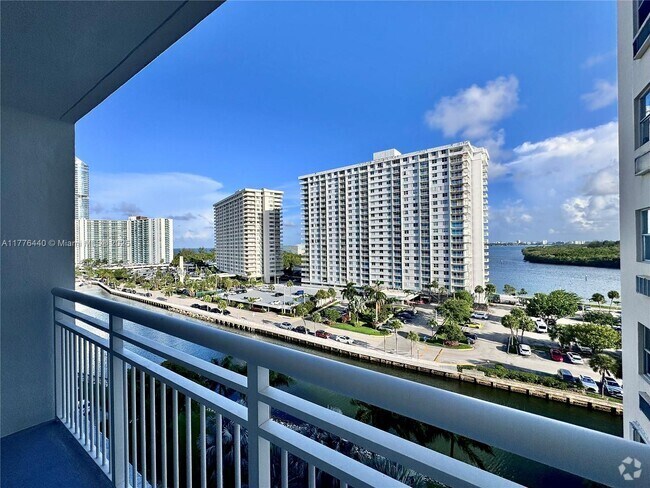 Building Photo - 400 Kings Point Dr Unit 919 Rental