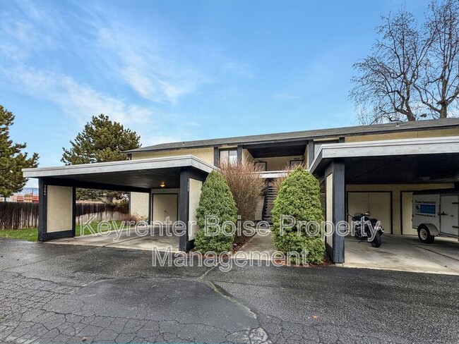 Building Photo - 7066 W Colehaven Ln