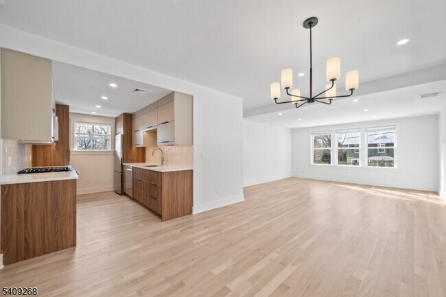 Photo - 96 Watchung Ave