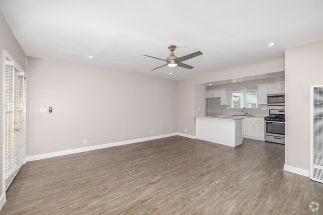 2BR, 2BA - 850SF - Living Room