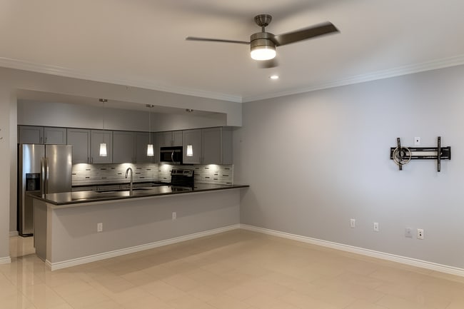 Building Photo - 3102 Kings Rd Unit 3102