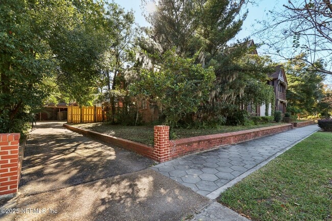 Photo - 2160 Forbes St Unit B