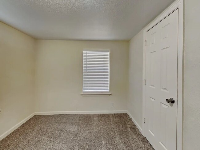 Photo - 5728 Kilpatrick Ave