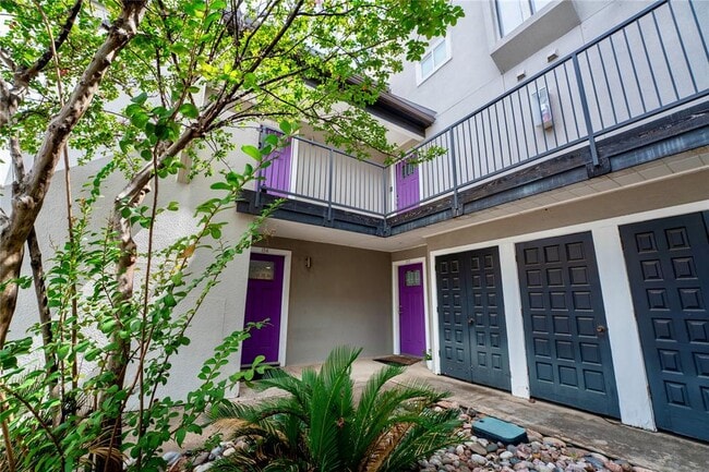 Building Photo - 935 La Posada Dr Unit 154