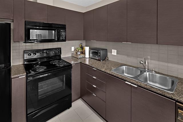 Building Photo - 13618-13100 100 Ave