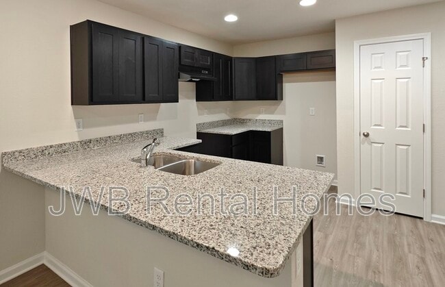 Photo - 11137 Pine St