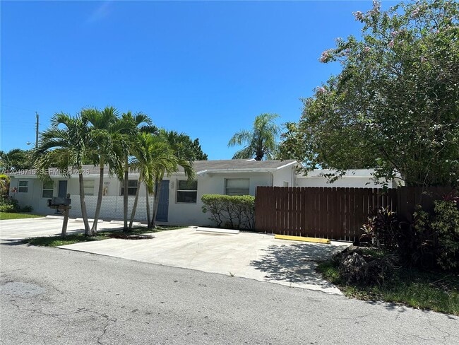 Building Photo - 1645 NW 6th Ave Unit W