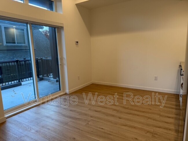 Photo - 660-660 Cawston Ave