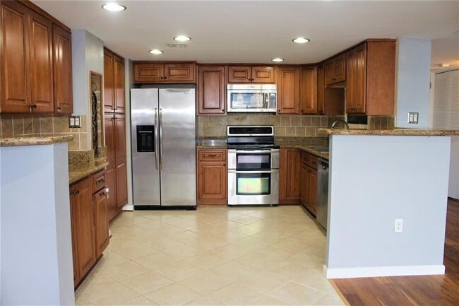 Building Photo - 2016 Main St Unit 2501 Rental