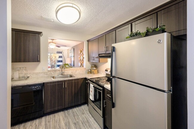 2BR, 1BA - 1,012SF - Kitchen