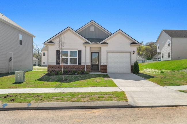 Photo - 702 Samuel Dr House