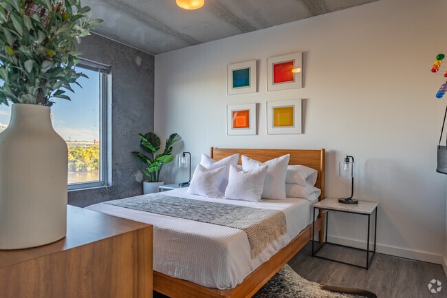 1BR,1BA,- The Imperial