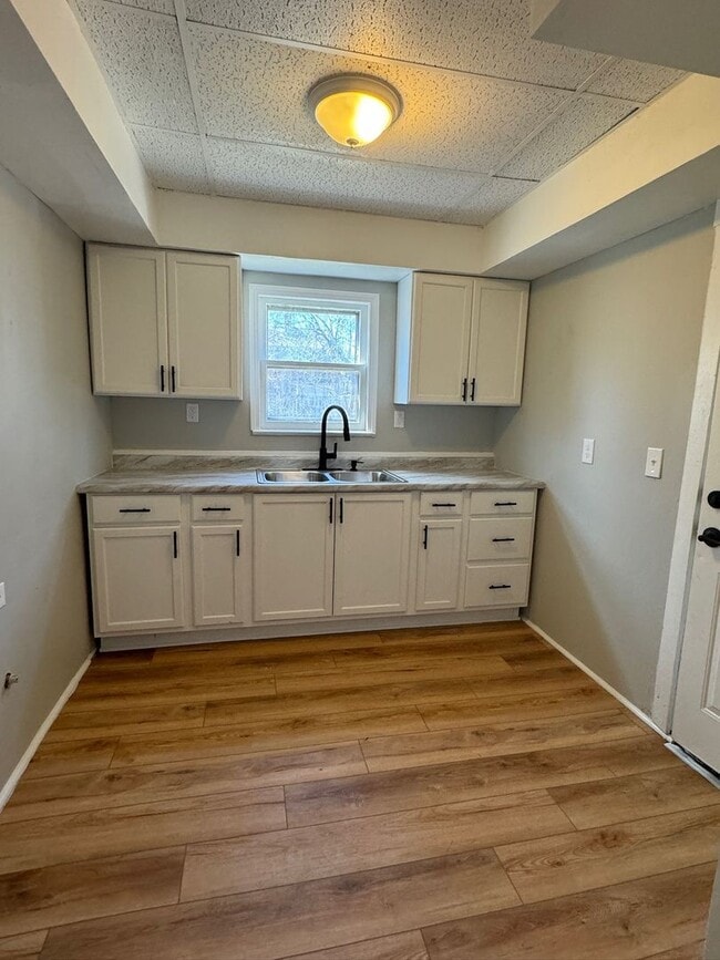 Photo - 1462 E 175th St Unidad DOWN