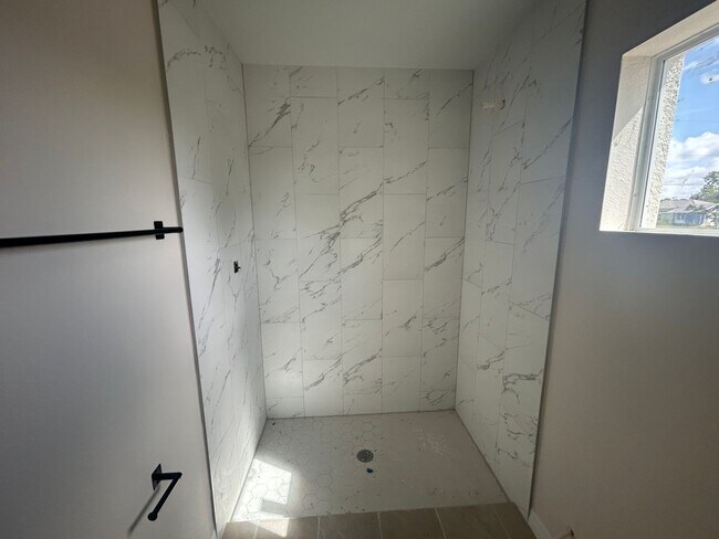 Photo - 2310 NE 35th Ln