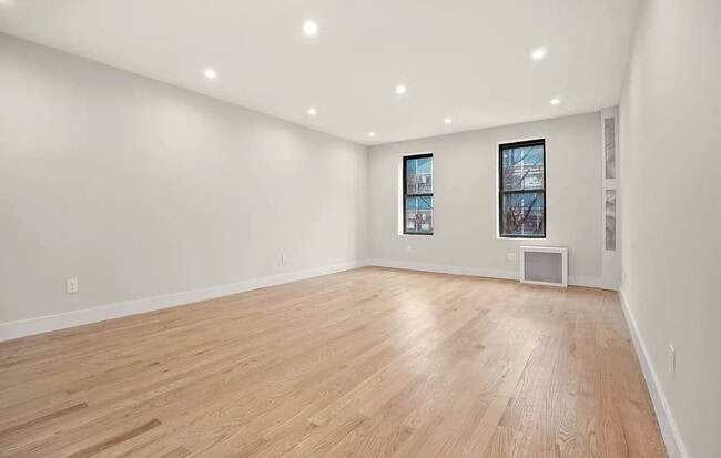 Photo - 157 E 37th St