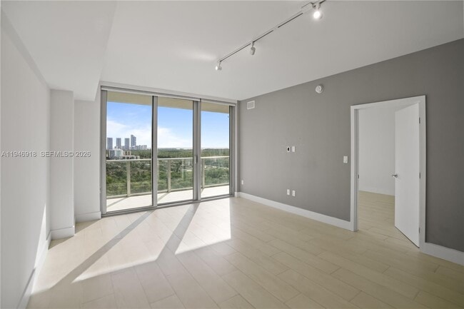 Building Photo - 16385 Biscayne Blvd Unit 1518
