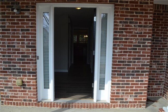 Photo - 3040 Battlement Cir SW