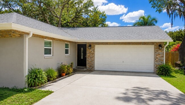 Photo - 213 Foxwood Dr
