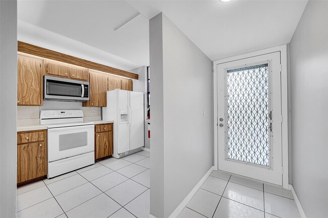 Photo - 1713 Whitehall Dr Unit 103