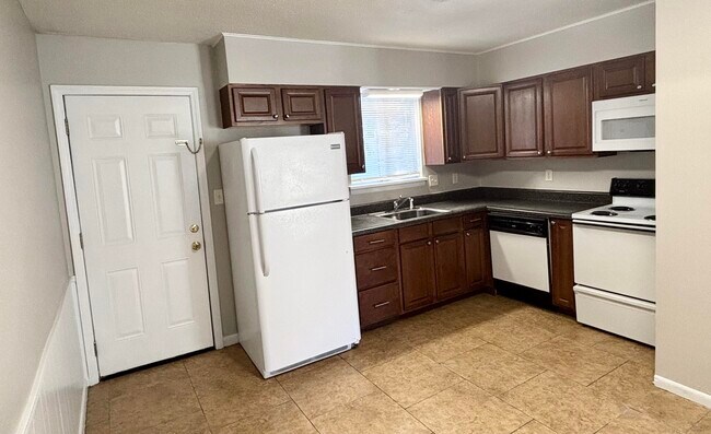 Photo - 322 Pelham Rd Unit B