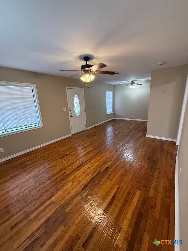 Photo - 784 Samuels St