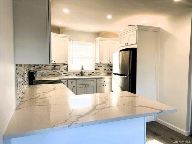 Building Photo - 473 Franklin Blvd Unit Upper