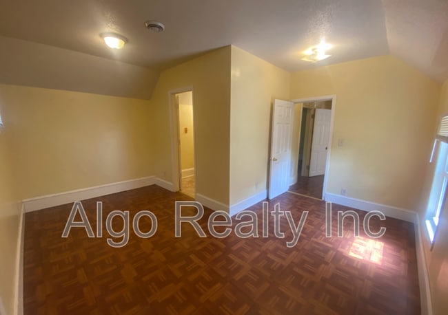2117 N Ilion Ave