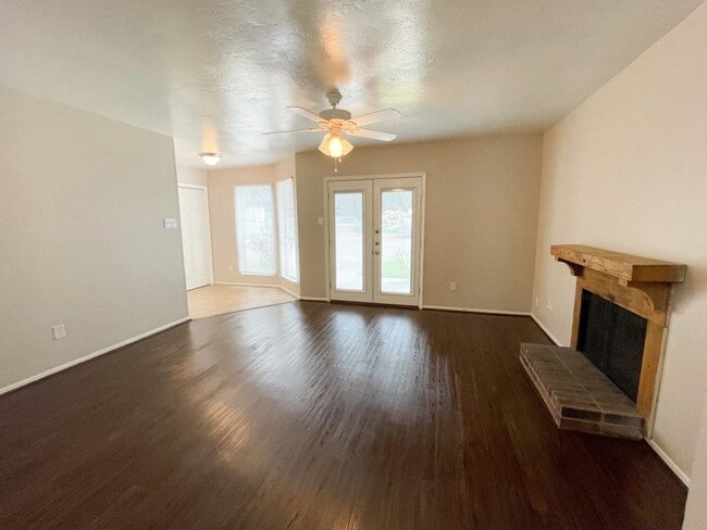 Photo - Charming 2-Bedroom Duplex with Modern Upgrades in Pecan Ridge! Unidad A
