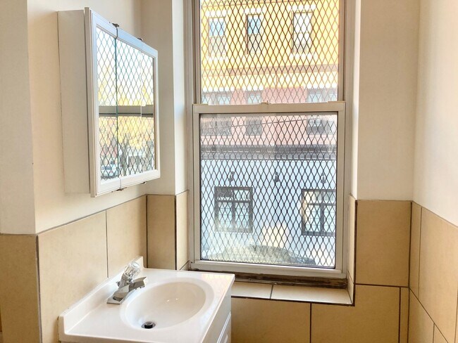 Photo - 1944 Cecil B. Moore Ave Unidad 2