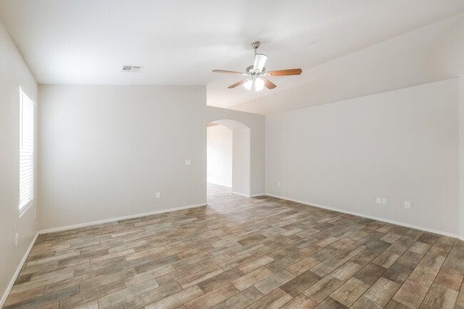 Photo - 1114 E Fraktur Rd