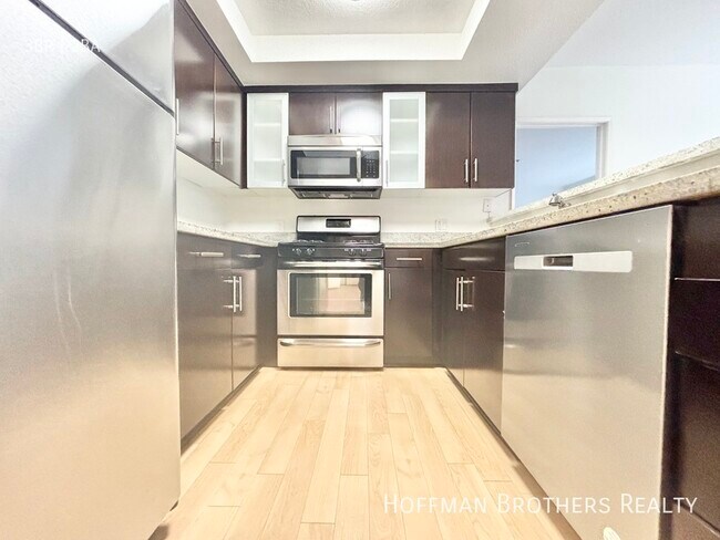 Photo - 937 Palm Ave Unit 305