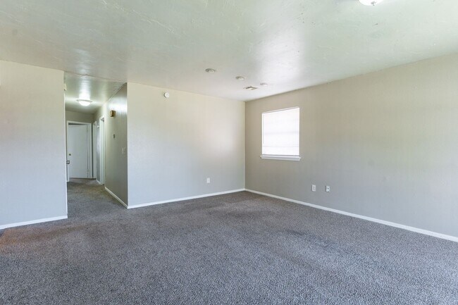 Photo - Beautiful, spacious home in Del City - cor...