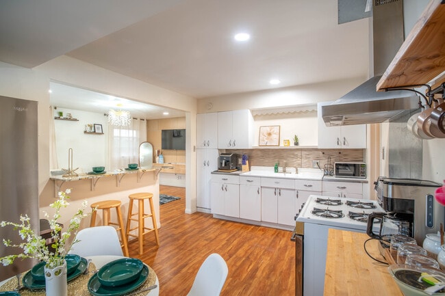 Photo - 6203 Thorn St