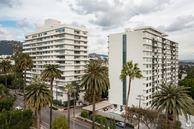 818 N Doheny Dr - Doheny Plaza Condominiums