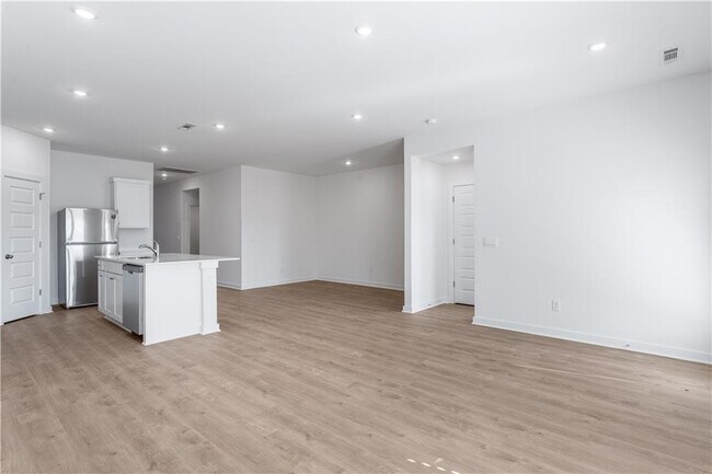 Photo - 103 S Maroon Ave