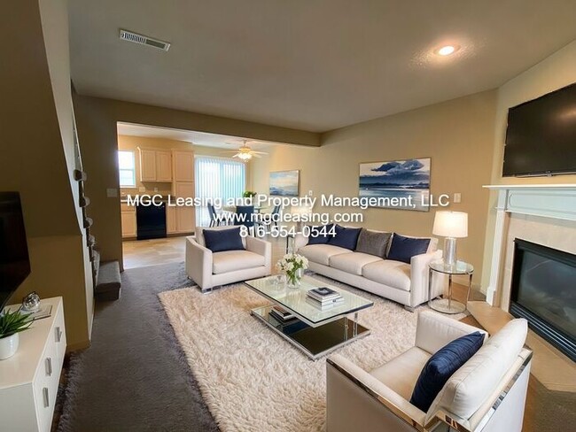 Building Photo - South Garden Two Bedroom Townhome