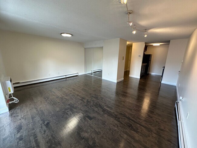 Photo - Large Studio - Balcony - Pool - Close to T Unit 42