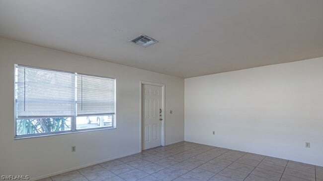 Photo - 3675 Estey Ave