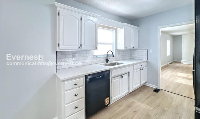 Photo - 907 S Cedar Ave