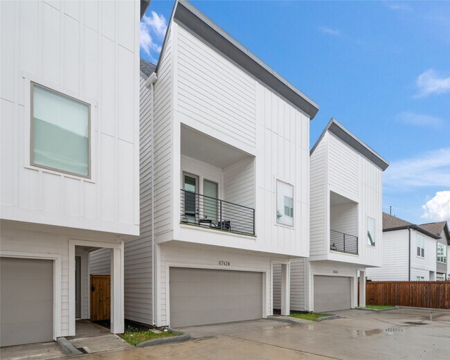Photo - 6742 Peerless St